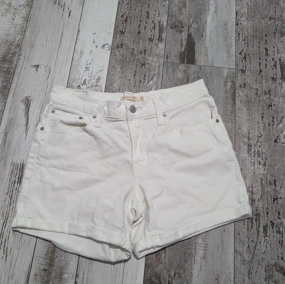 Levi's Women's White Denim Jeans Shorts Mid Rise in Size 31 Red Tab - Picture 5 of 7